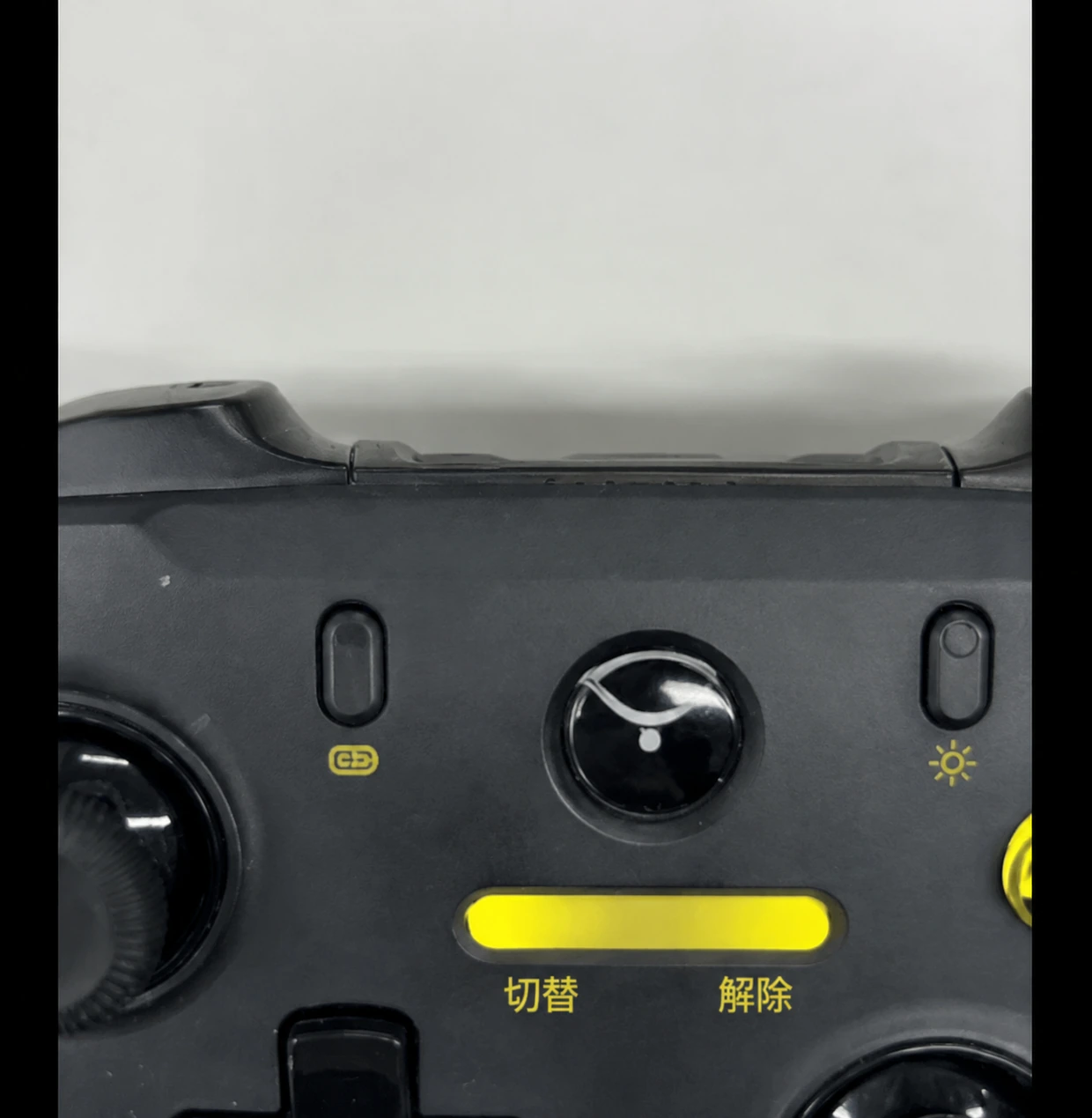 物理コントローラーのLED点滅が示されたGIF